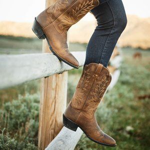 ARIAT ~ Heritage R Toe Western Boot ~Brown Distressed Leather ~ 9 C ~ Embroidery